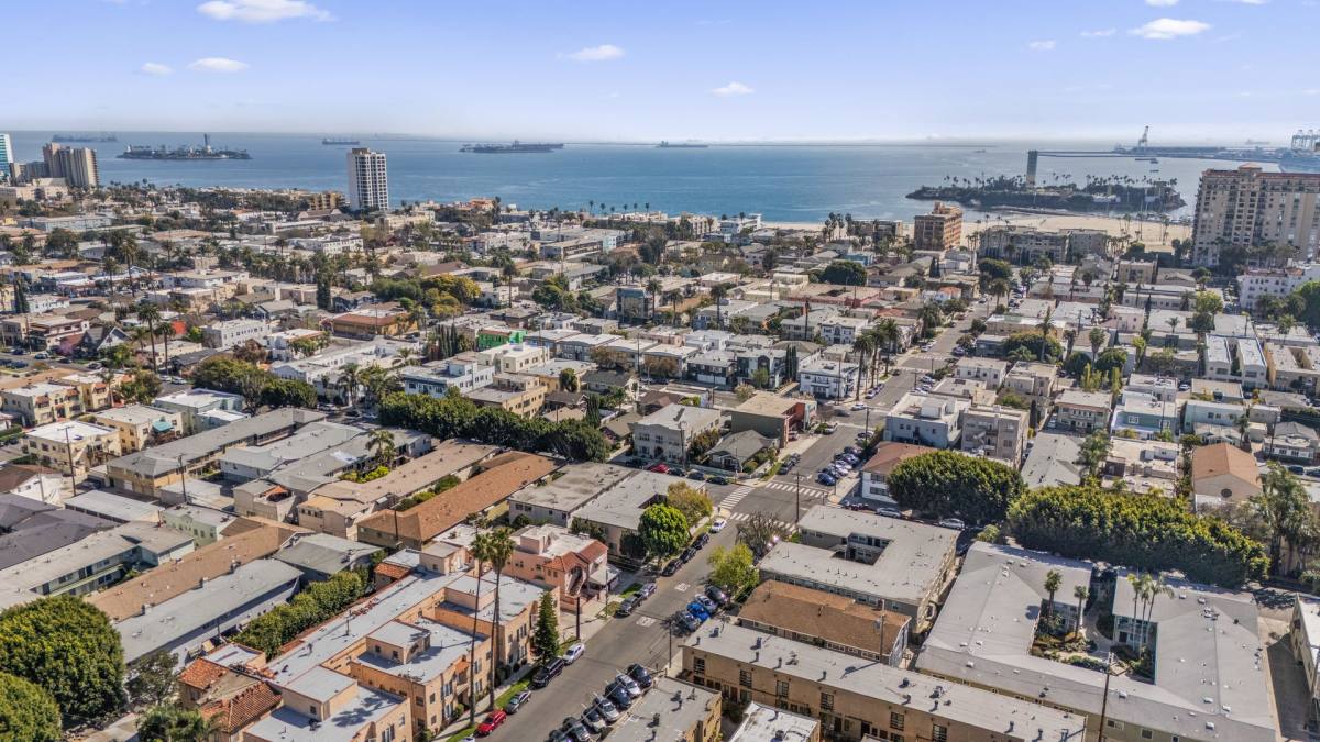 Apartment for rent at 241 Bonito Ave, Long Beach, CA 90802