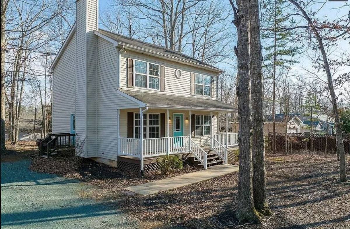 House for rent at 25 Glen Burnie Rd, Palmyra, VA 22963