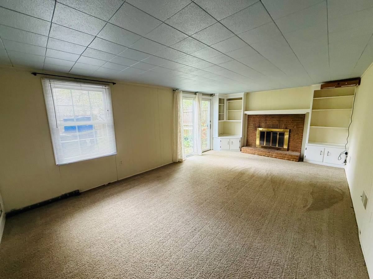 Townhouse for rent at 100 Yorkshire Court, Blacksburg, VA 24060