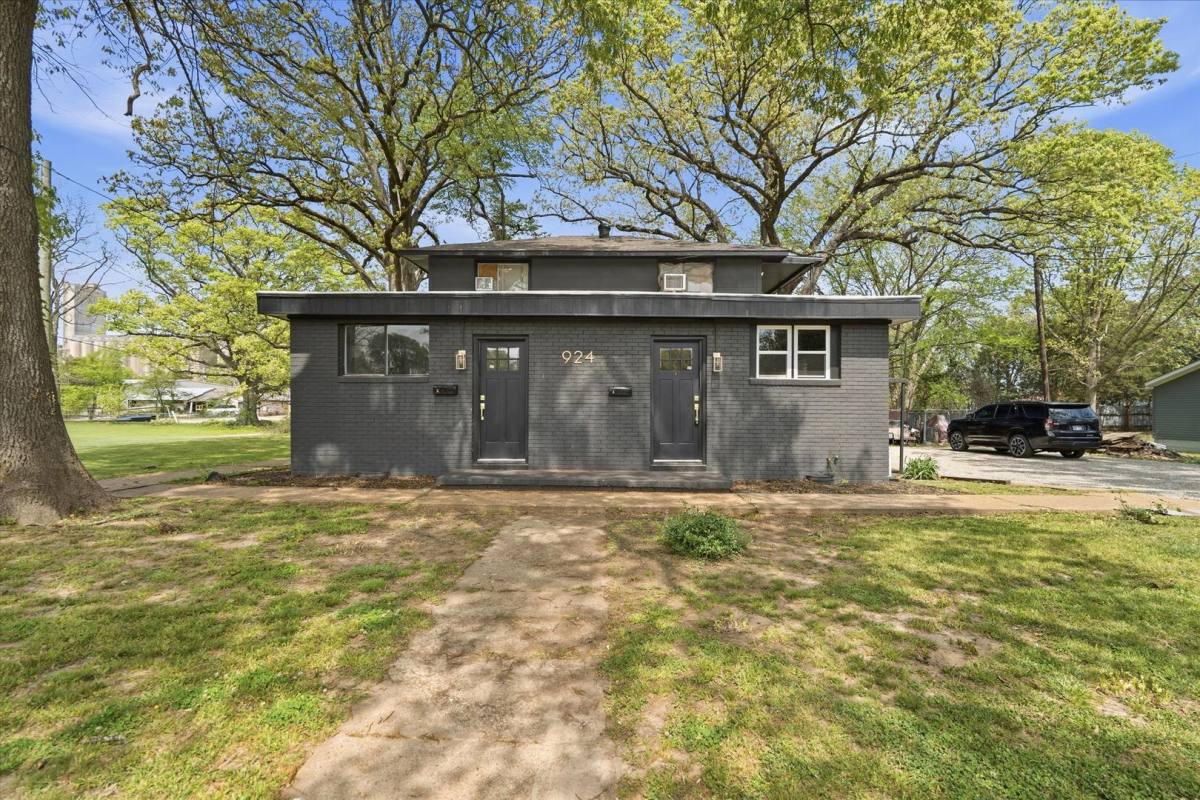 Apartment for rent at 924 W Huntington, Jonesboro, AR 72401