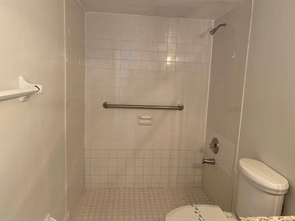 Condo for rent at 925 W Oak Ridge Rd, Orlando, FL 32809