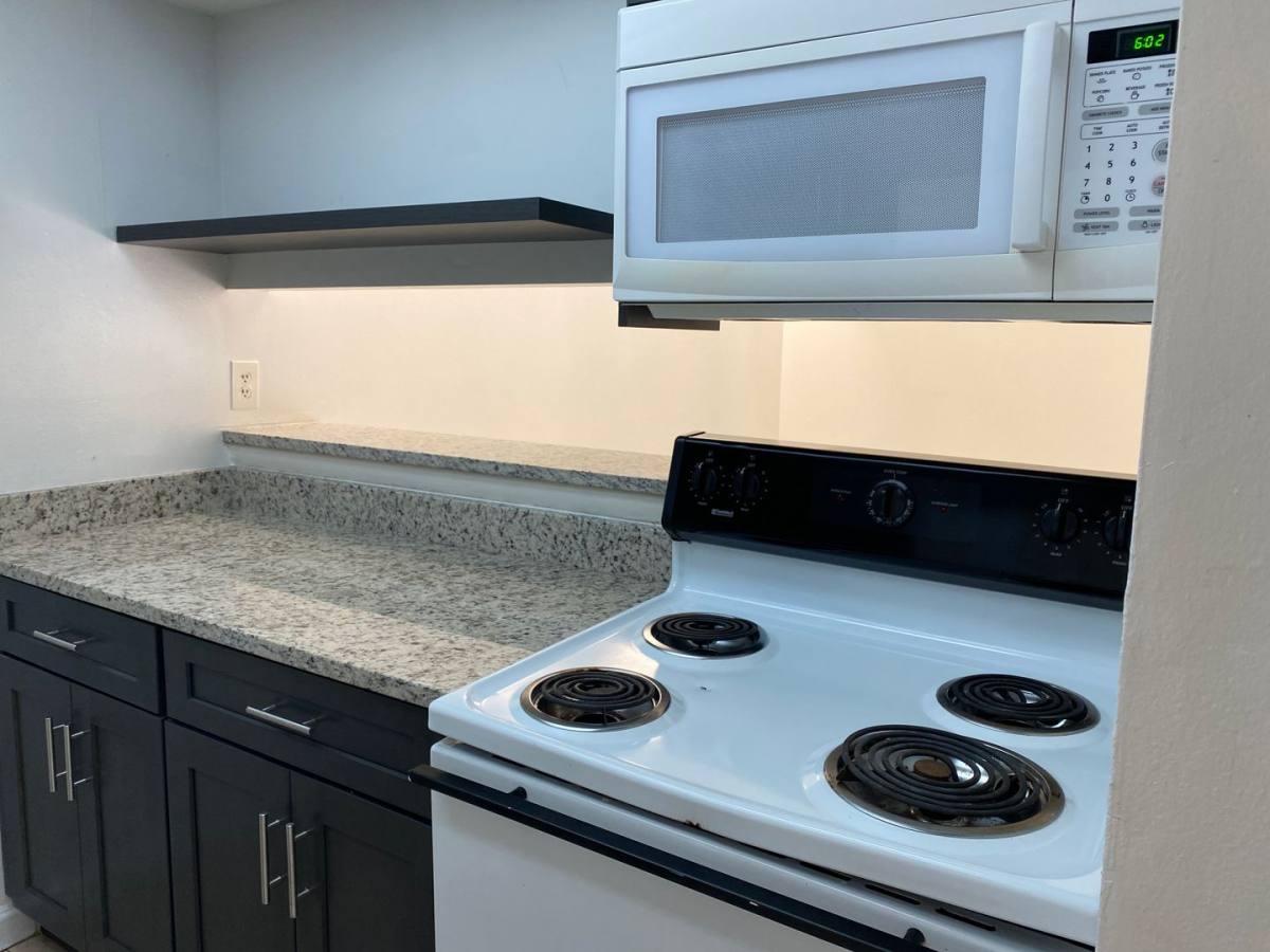 Condo for rent at 925 W Oak Ridge Rd, Orlando, FL 32809