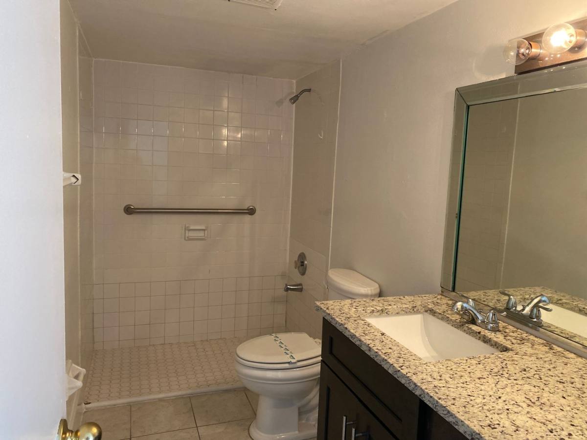 Condo for rent at 925 W Oak Ridge Rd, Orlando, FL 32809