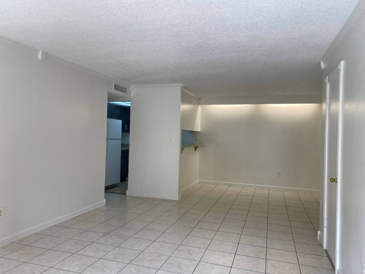 Condo for rent at 925 W Oak Ridge Rd, Orlando, FL 32809