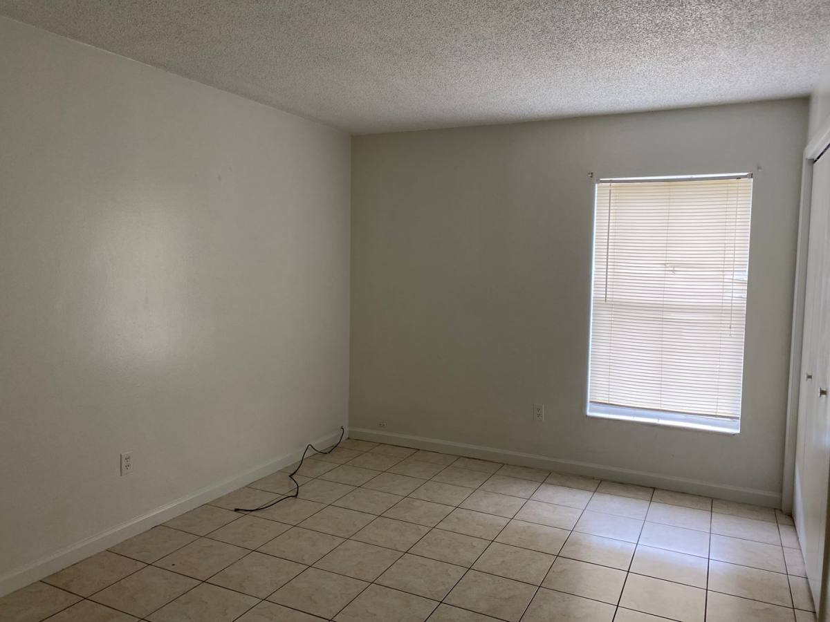 Condo for rent at 925 W Oak Ridge Rd, Orlando, FL 32809
