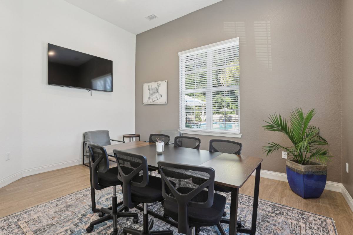 Apartment for rent at 900 SE 3rd Ave, Ocala, FL 34471