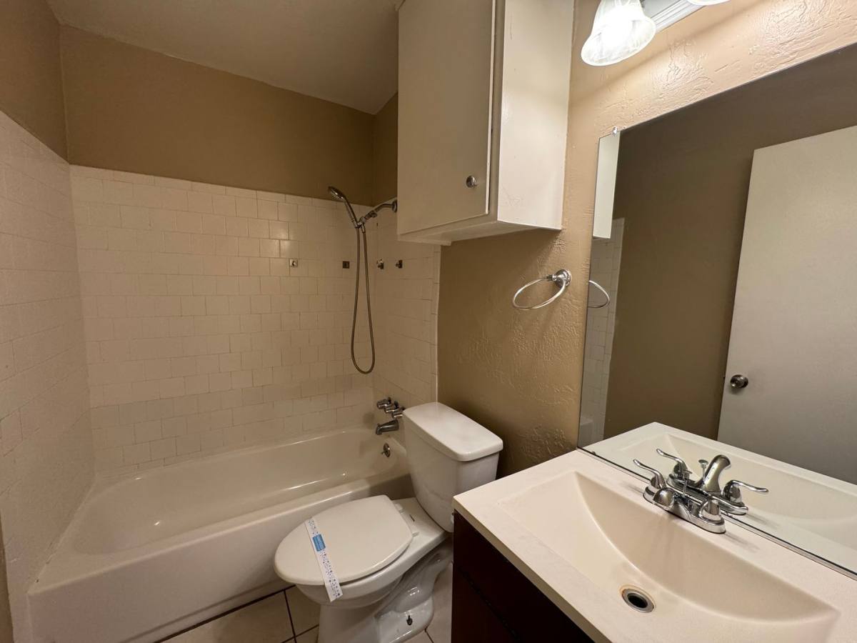 Apartment for rent at 504 Quincy St, Bakersfield, CA 93305