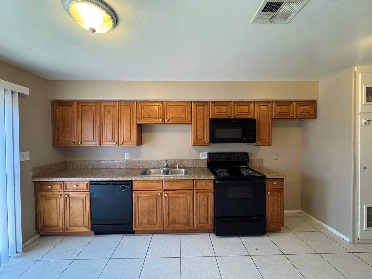 Apartment for rent at 504 Quincy St, Bakersfield, CA 93305