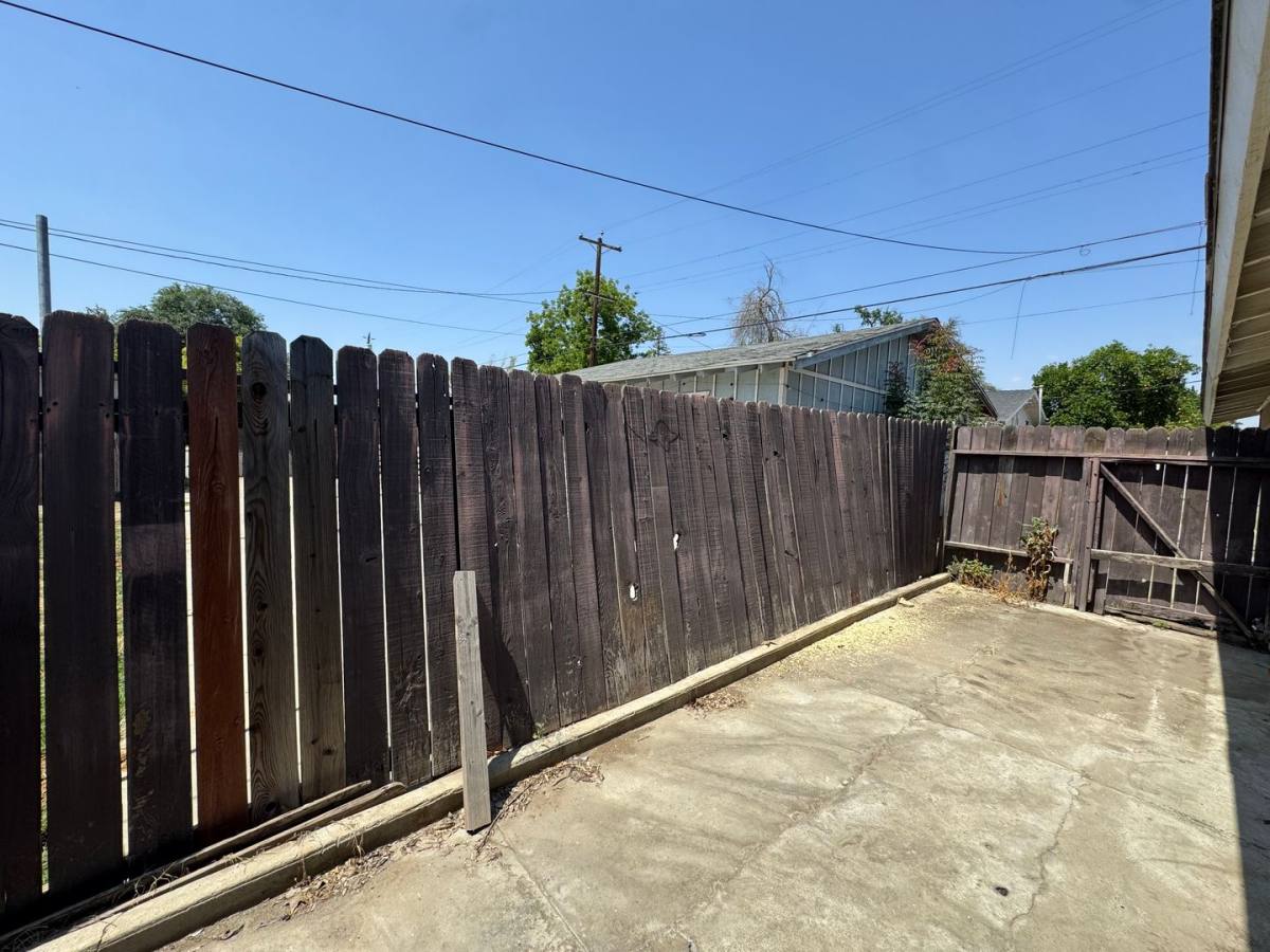 Apartment for rent at 504 Quincy St, Bakersfield, CA 93305