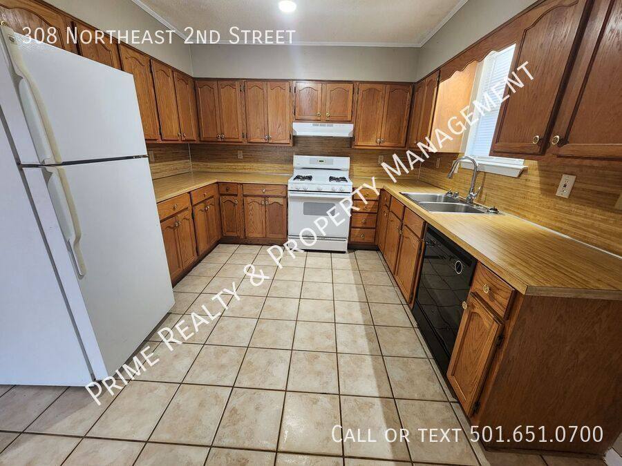 House for rent at 308 NE 2nd St, Bryant, AR 72022