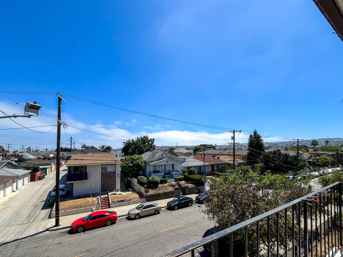 Apartment for rent at 322-330 9th St, San Pedro, CA 90731