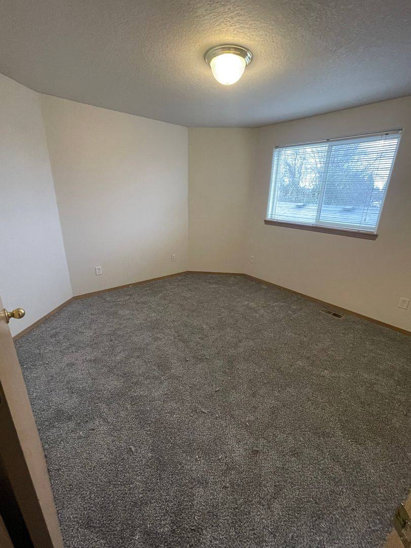 Apartment for rent at 1047 S 10th St, Lebanon, OR 97355