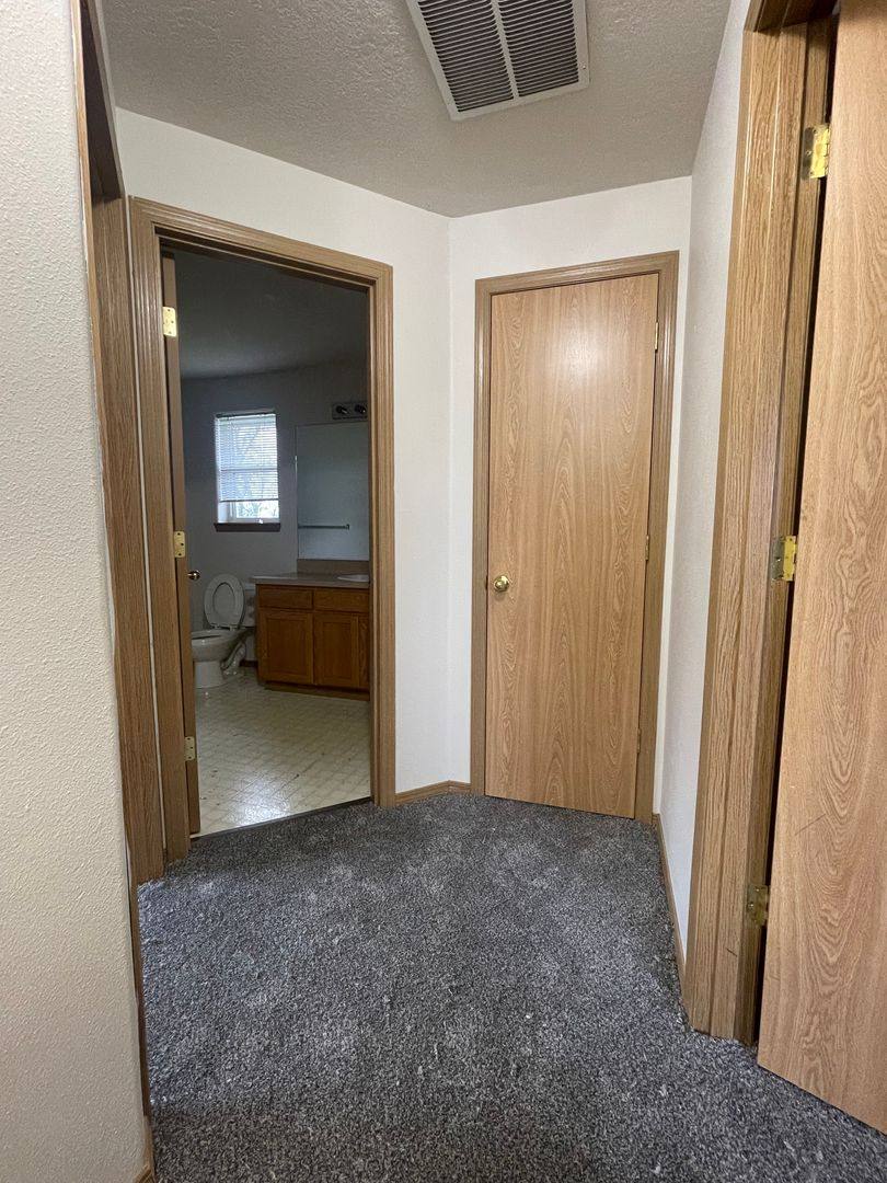 Apartment for rent at 1047 S 10th St, Lebanon, OR 97355