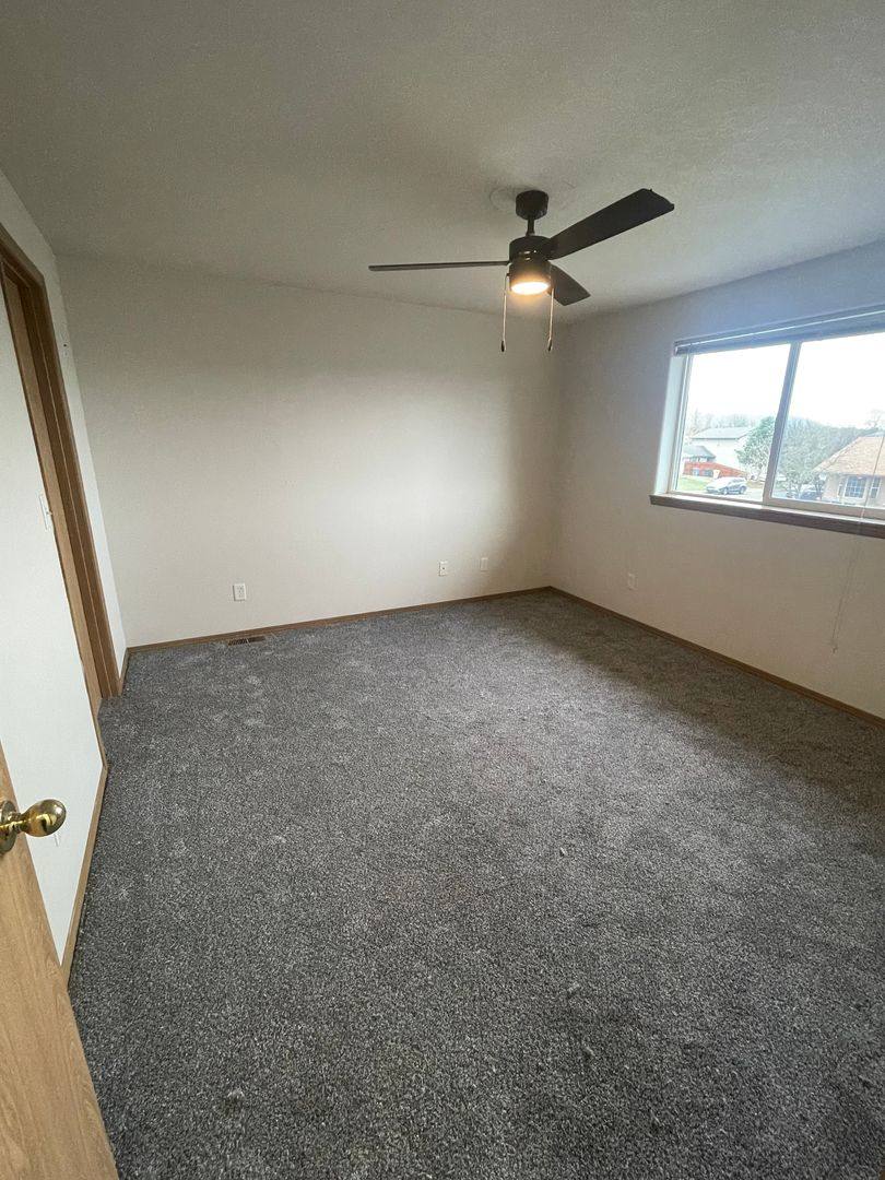 Apartment for rent at 1047 S 10th St, Lebanon, OR 97355