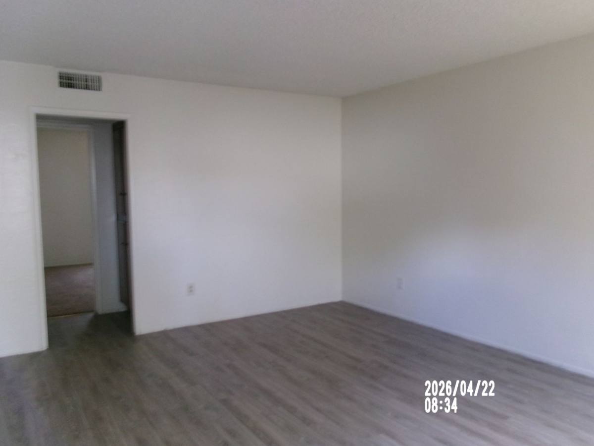 Apartment for rent at 4720 Buckley Way, 1-12, Bakersfield, CA 93309
