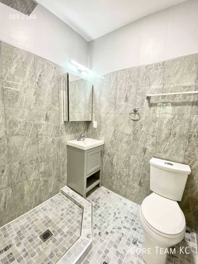 Apartment for rent at 110 E 40th St, Kansas City, MO 64111