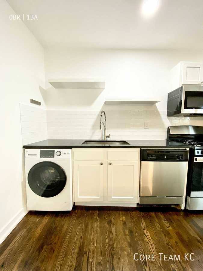 Apartment for rent at 110 E 40th St, Kansas City, MO 64111