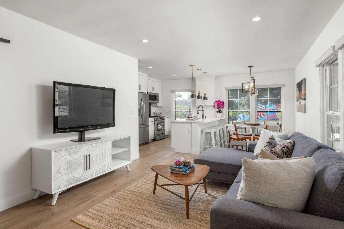 Apartment for rent at 10022 Culver Blvd, Culver City, CA 90232