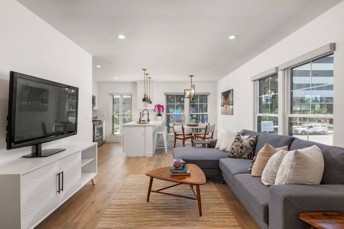 Apartment for rent at 10022 Culver Blvd, Culver City, CA 90232