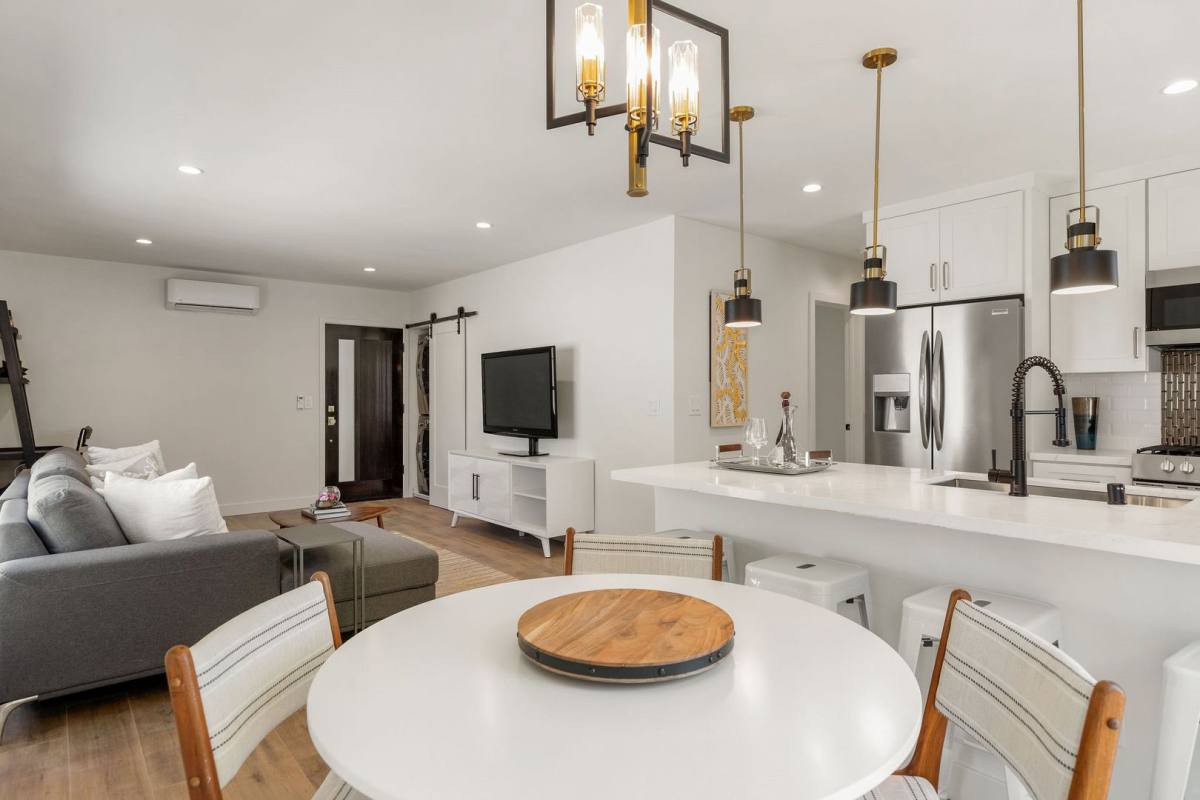 Apartment for rent at 10022 Culver Blvd, Culver City, CA 90232