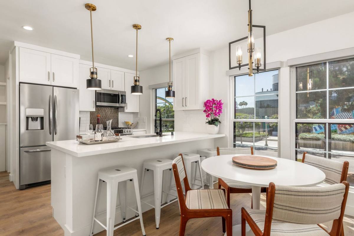 Apartment for rent at 10022 Culver Blvd, Culver City, CA 90232
