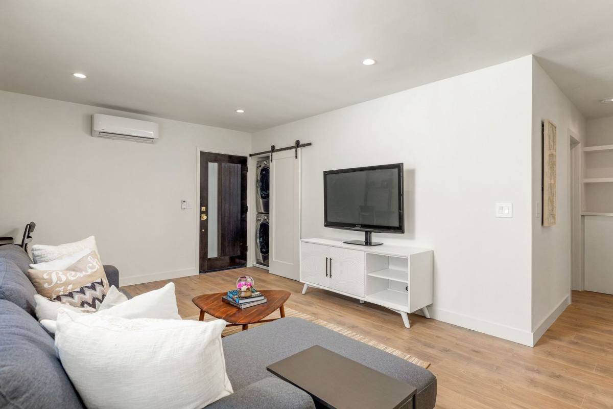 Apartment for rent at 10022 Culver Blvd, Culver City, CA 90232