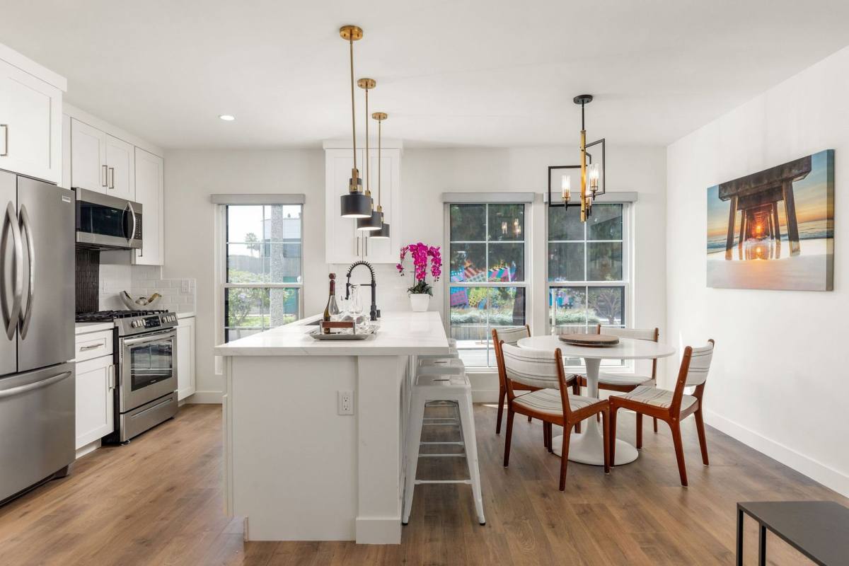 Apartment for rent at 10022 Culver Blvd, Culver City, CA 90232