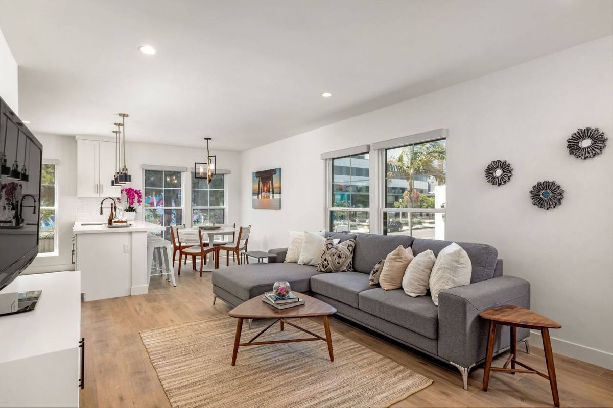 Apartment for rent at 10022 Culver Blvd, Culver City, CA 90232
