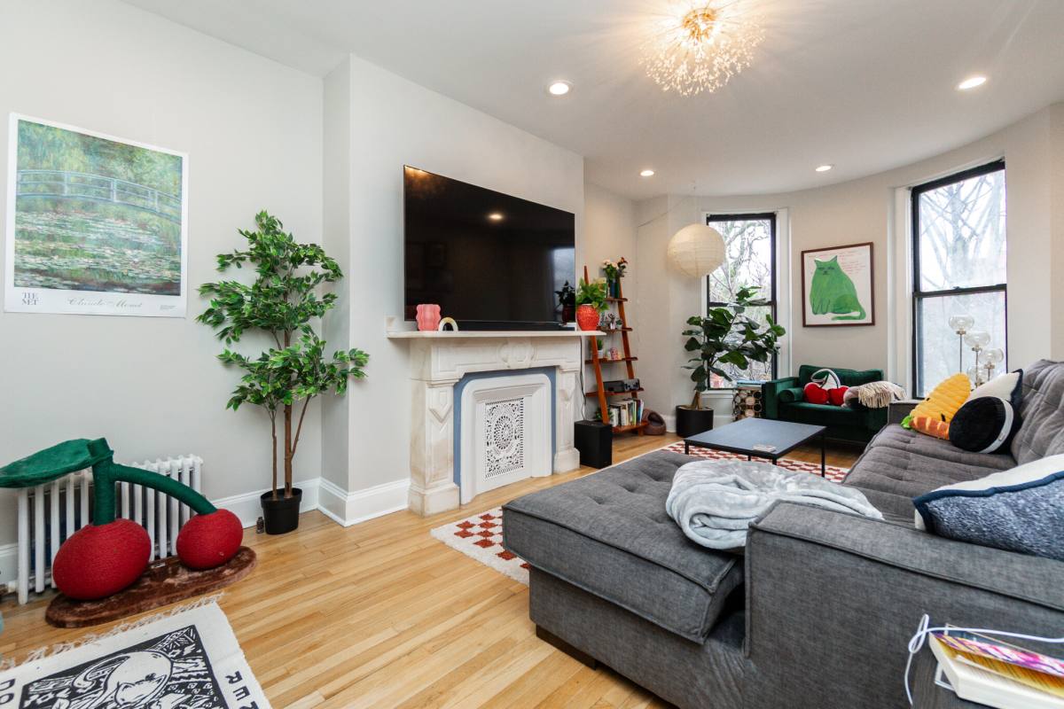 Apartment for rent at 209 W Newton St, Boston, MA 02116