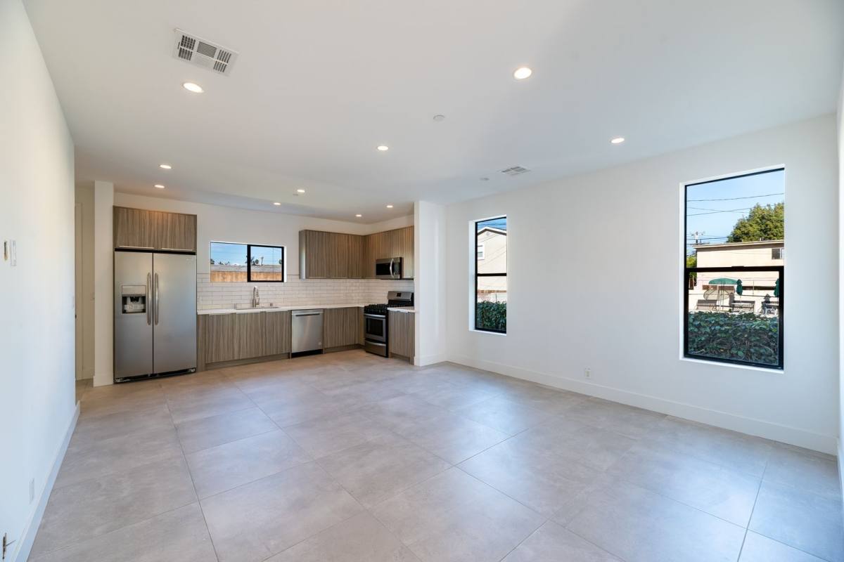 Apartment for rent at 1805-1807-1809 S Longwood Ave, Los Angeles, CA 90019
