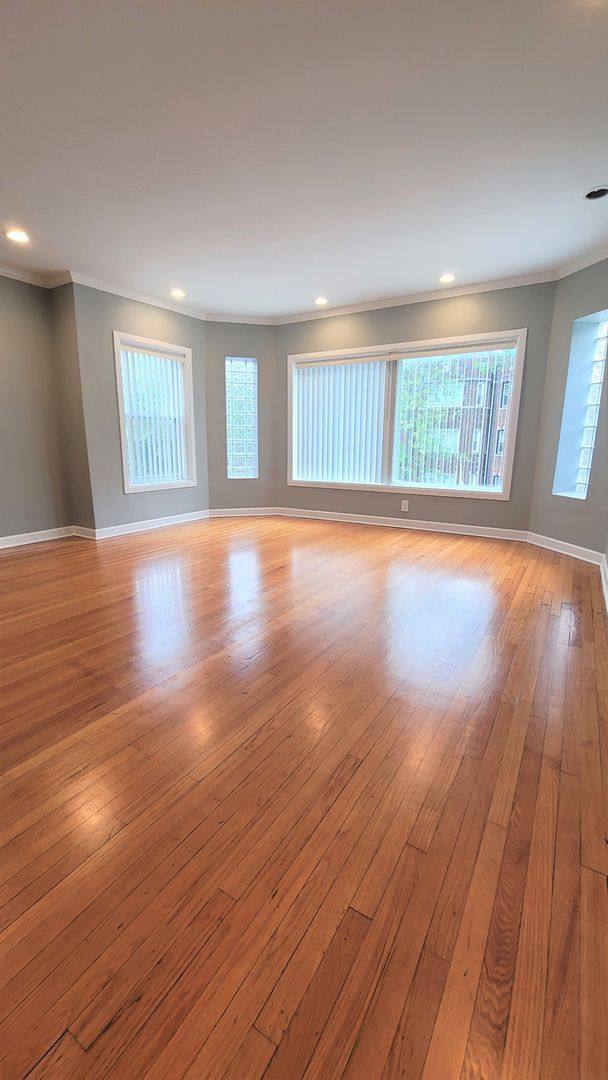 Apartment for rent at 7637 S Kingston Ave, Chicago, IL 60649