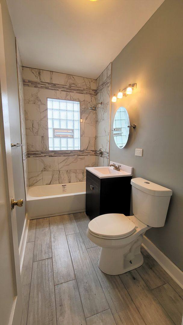 Apartment for rent at 7637 S Kingston Ave, Chicago, IL 60649