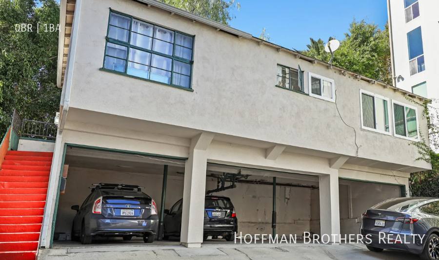 Apartment for rent at 1137 N Clark St #6, West Hollywood, CA 90069