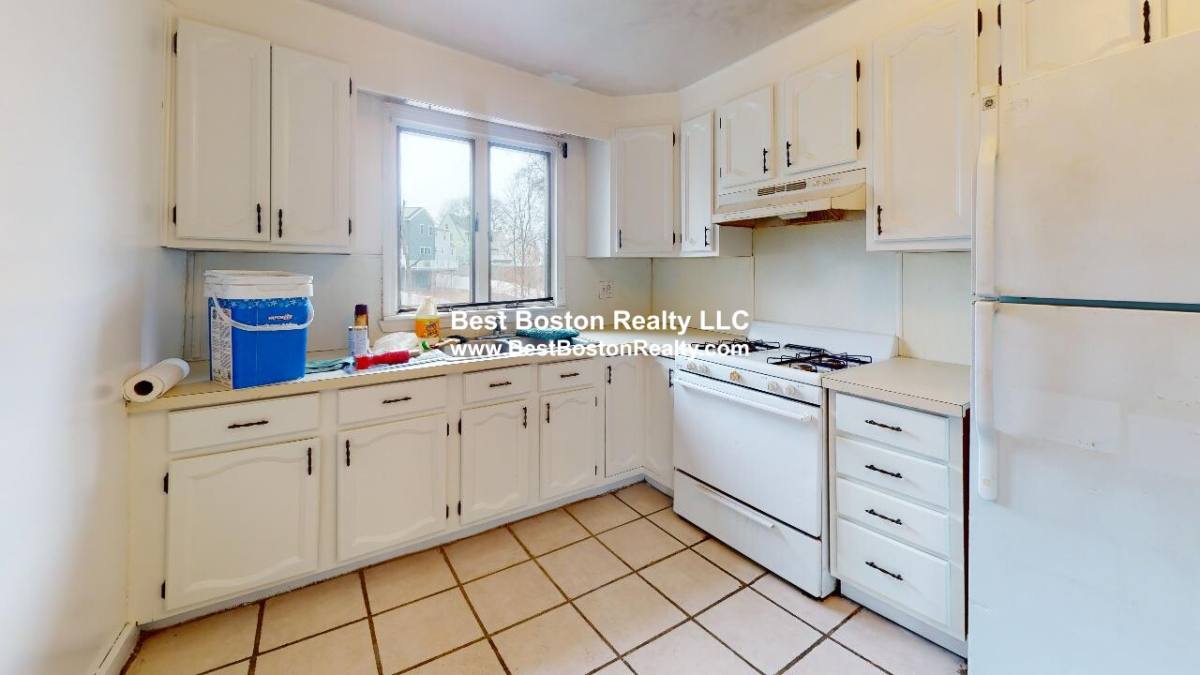 Apartment for rent at 14 Lincoln Court, Saugus, MA 01906