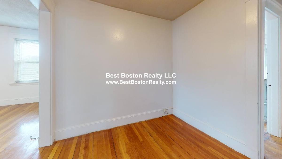 Apartment for rent at 14 Lincoln Court, Saugus, MA 01906