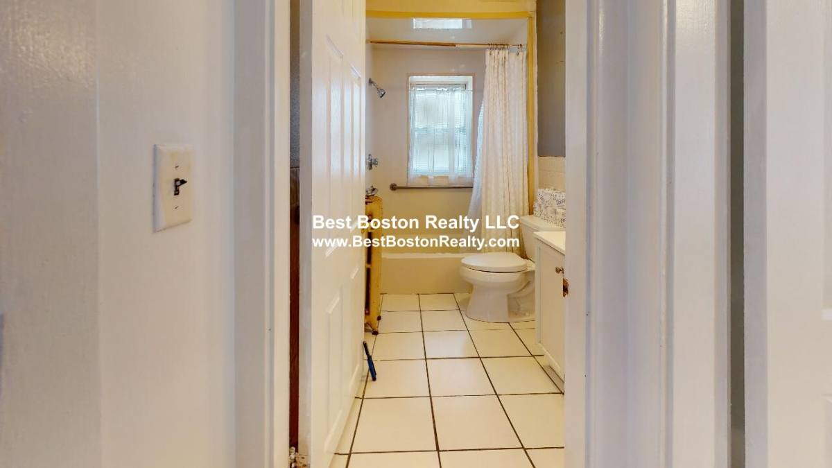 Apartment for rent at 14 Lincoln Court, Saugus, MA 01906