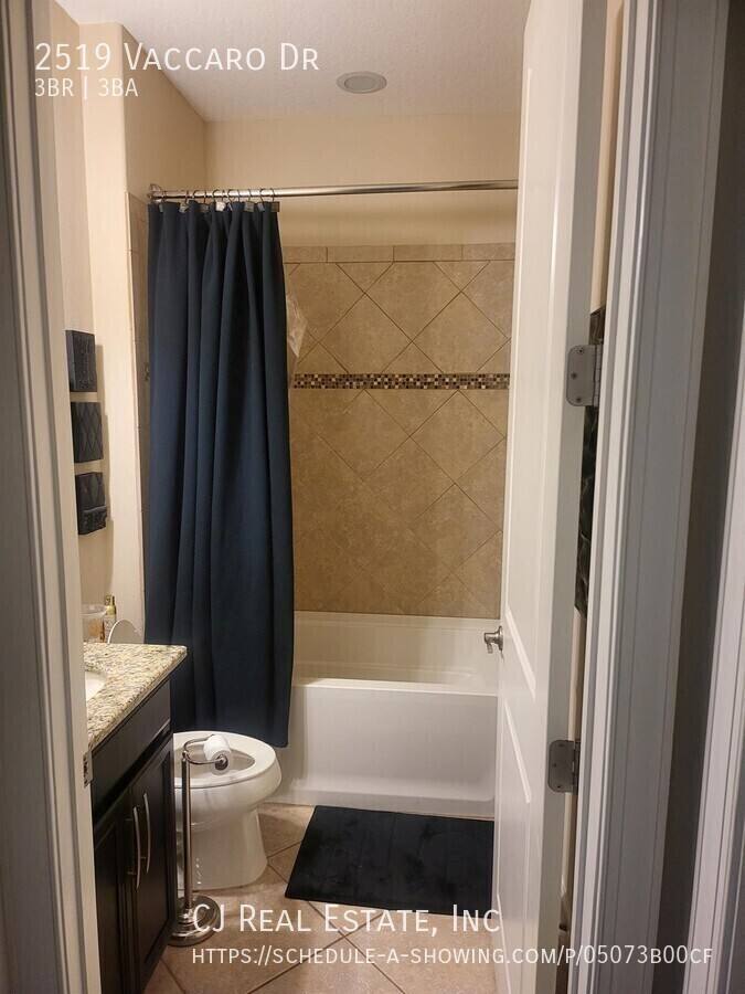 House for rent at 2519 Vaccaro Dr, Sarasota, FL 34231