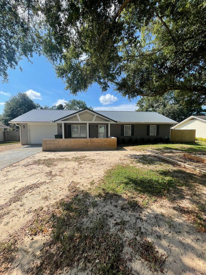 House for rent at 301 Shawnee St #1, Enterprise, AL 36330