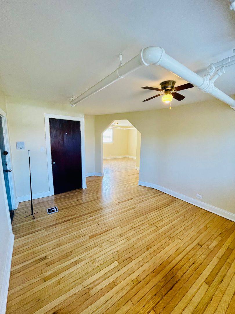 Apartment for rent at 4541-43 W Wellington, Chicago, IL 60641