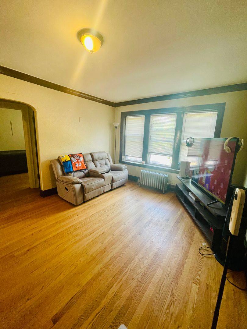 Apartment for rent at 4541-43 W Wellington, Chicago, IL 60641