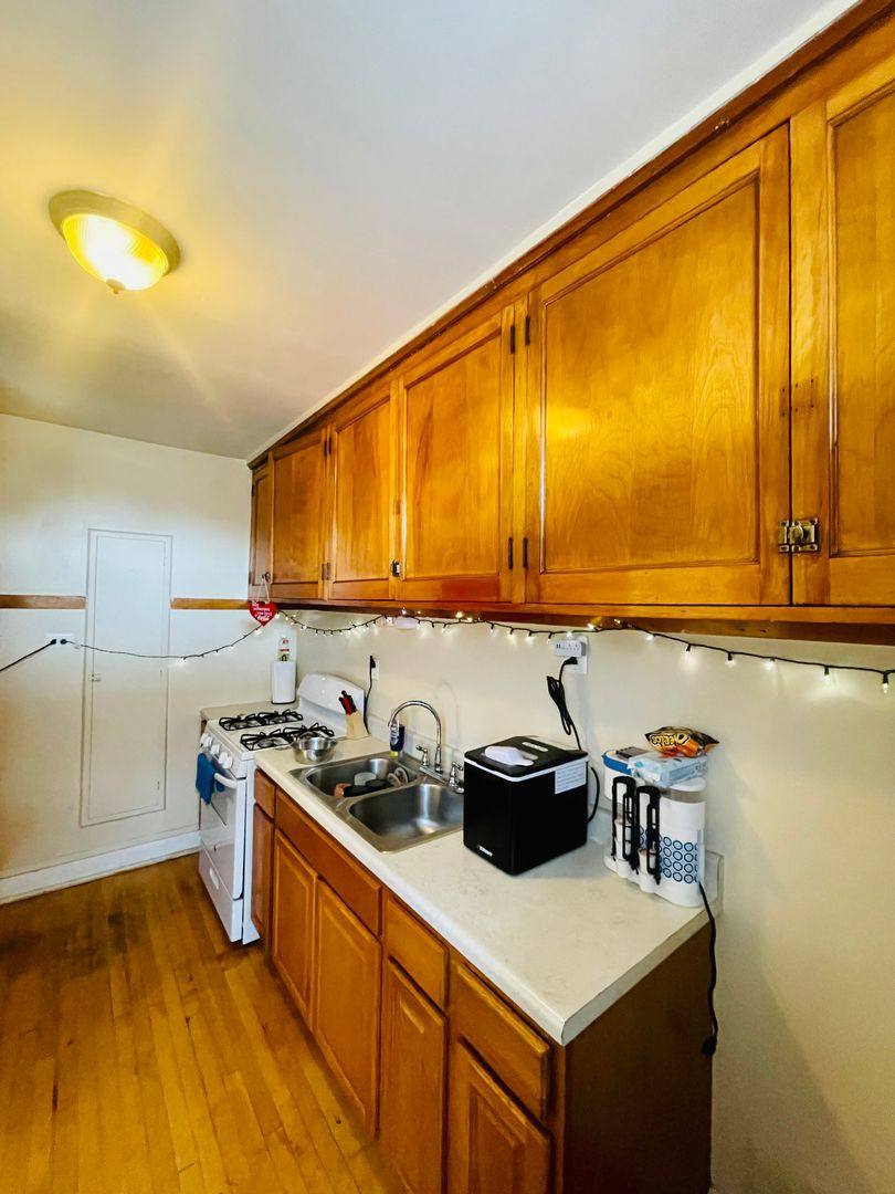 Apartment for rent at 4541-43 W Wellington, Chicago, IL 60641