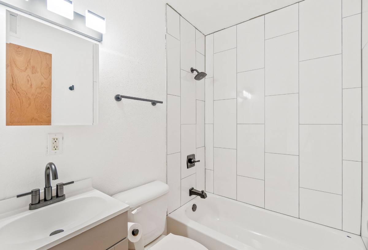 Apartment for rent at 248 - 254 Parkview Blvd, Waterloo, IA 50702