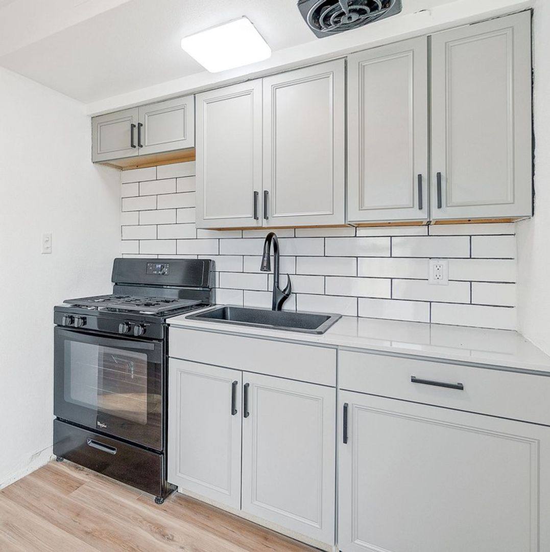 Apartment for rent at 248 - 254 Parkview Blvd, Waterloo, IA 50702
