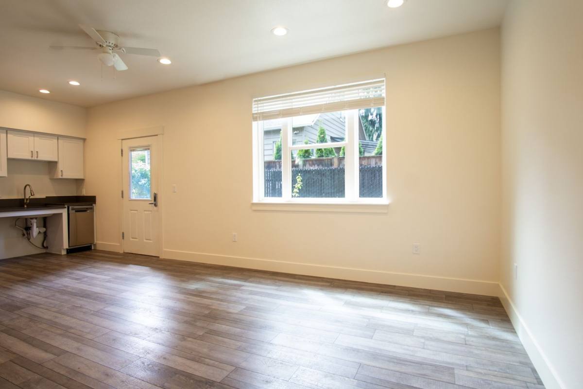 Apartment for rent at 8015 N Oswego Ave, Portland, OR 97203