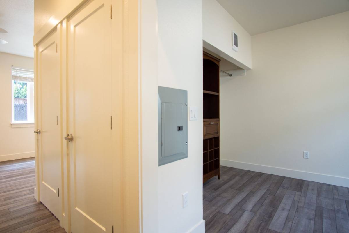 Apartment for rent at 8015 N Oswego Ave, Portland, OR 97203
