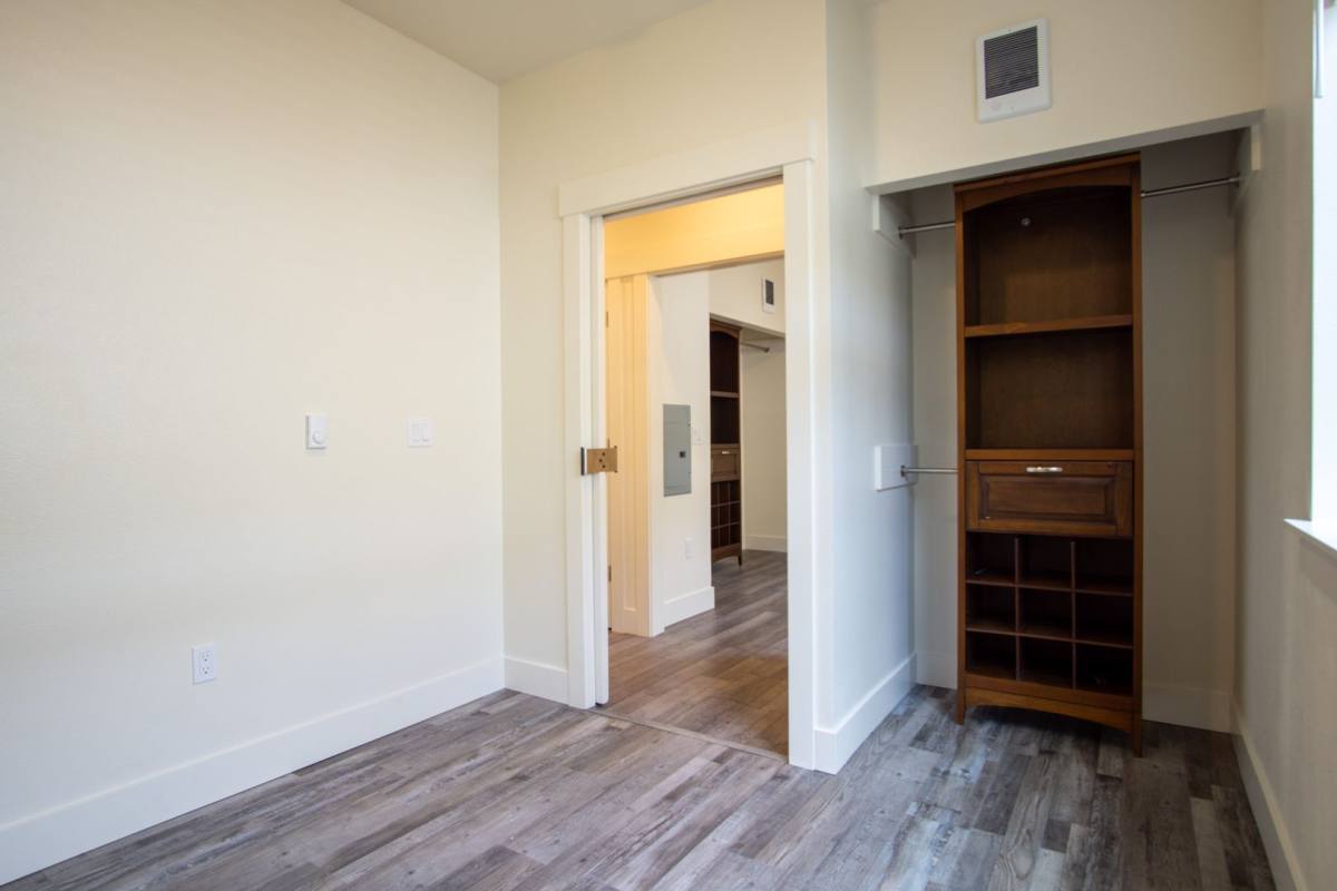 Apartment for rent at 8015 N Oswego Ave, Portland, OR 97203