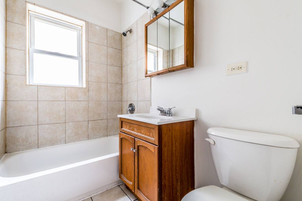Apartment for rent at 836-42 E 82nd, Chicago, IL 60619