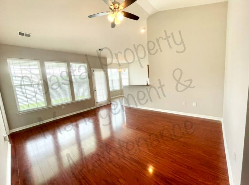 House for rent at 135 Carolina Oaks Dr, Murrells Inlet, SC 29576