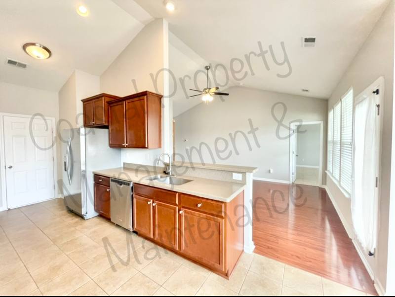 House for rent at 135 Carolina Oaks Dr, Murrells Inlet, SC 29576
