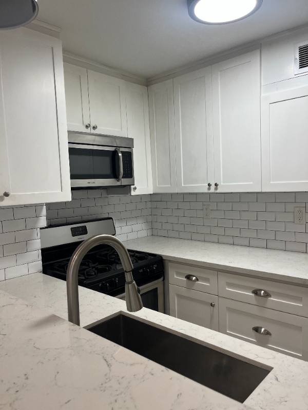 Apartment for rent at 11669 Chenault St, Los Angeles, CA 90049